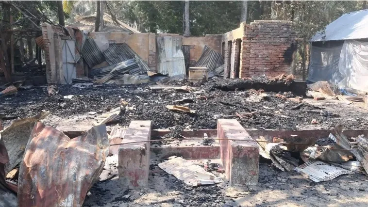 যুবদল নেতার বাড়িতে আগুন 